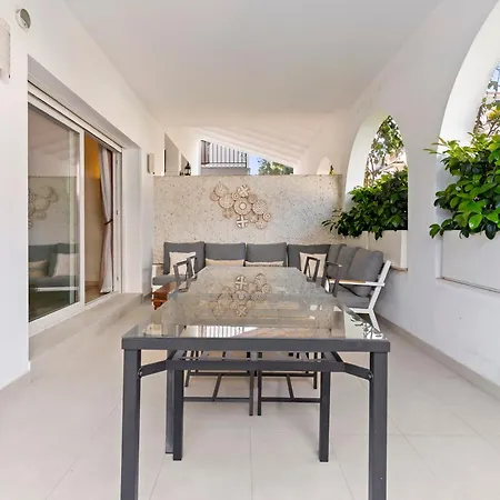 Puerto Banus Beachfront * 马尔韦利亚