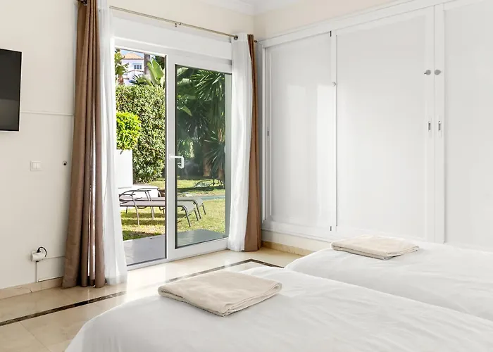 Puerto Banus Beachfront Apartment Marbella